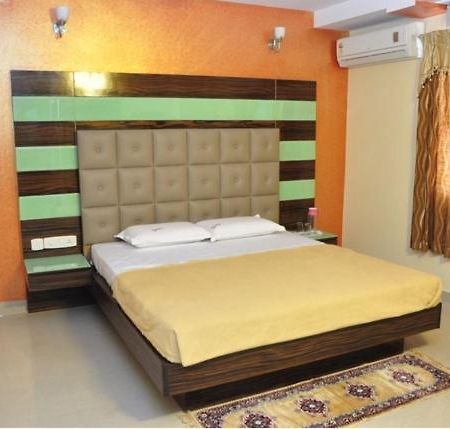 Hotel Seven Hills Inn Тирупати Екстериор снимка