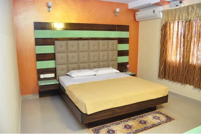 Hotel Seven Hills Inn Тирупати Екстериор снимка