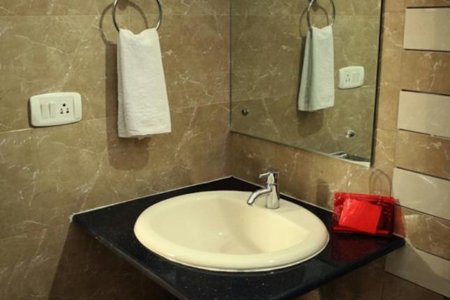 Hotel Seven Hills Inn Тирупати Екстериор снимка